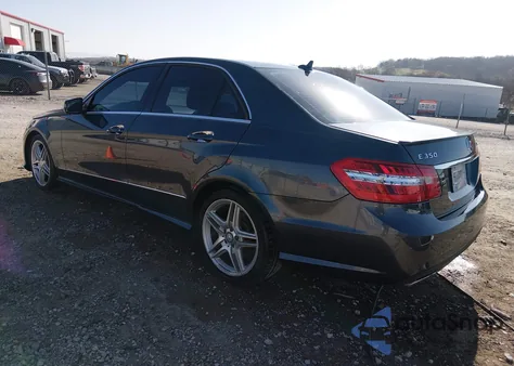 2013 Mercedes-Benz E 350 4Matic z USA, uszkodzony, nr VIN WDDHF8JB4DA727082